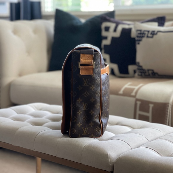 Louis Vuitton Abbesses Messenger - Picture 6 of 15